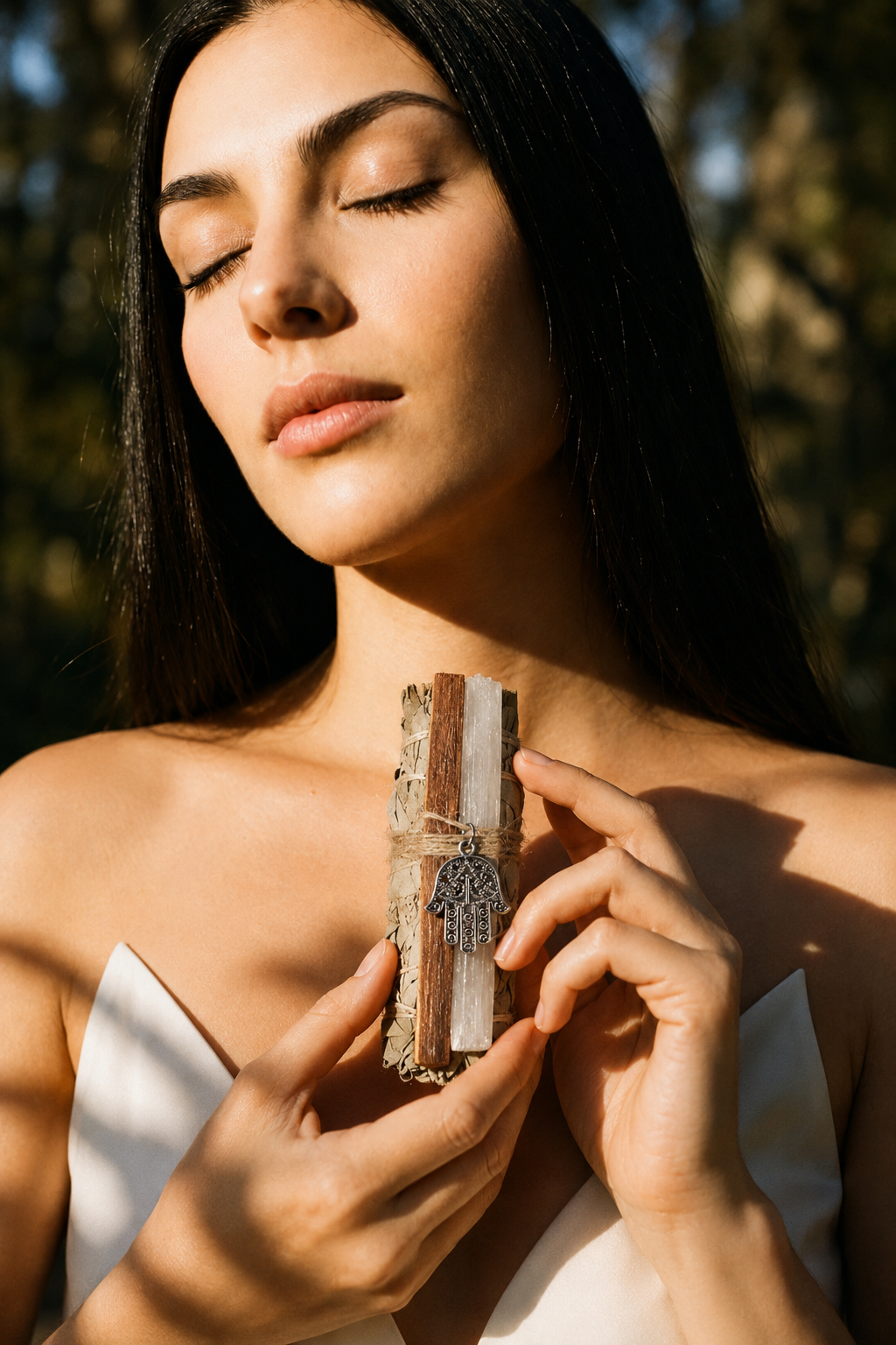 Pack de Limpieza Energética IDELUSH · Salvia Blanca, Palo Santo, Selenita y Mano de Fátima