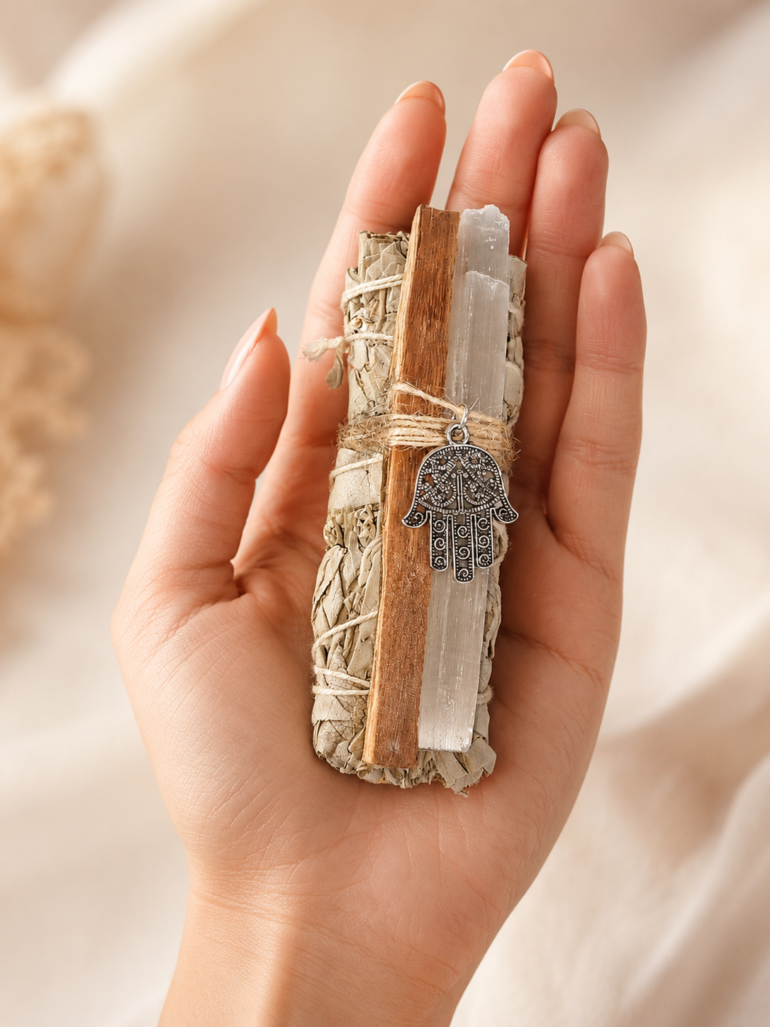 Pack de Limpieza Energética IDELUSH · Salvia Blanca, Palo Santo, Selenita y Mano de Fátima