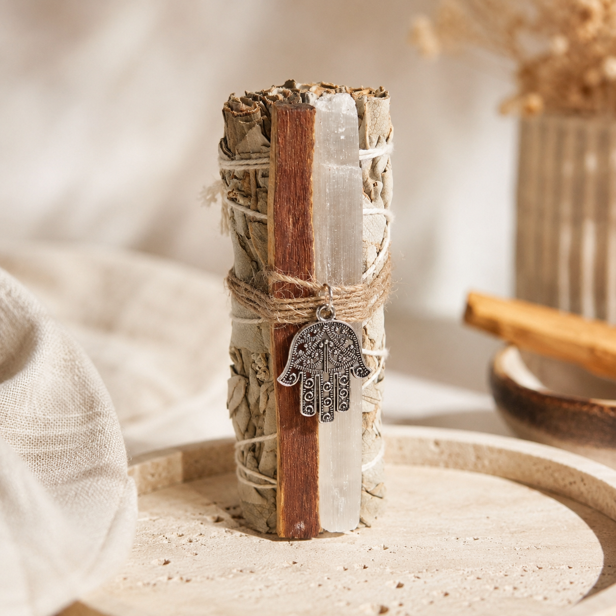 Pack de Limpieza Energética IDELUSH · Salvia Blanca, Palo Santo, Selenita y Mano de Fátima