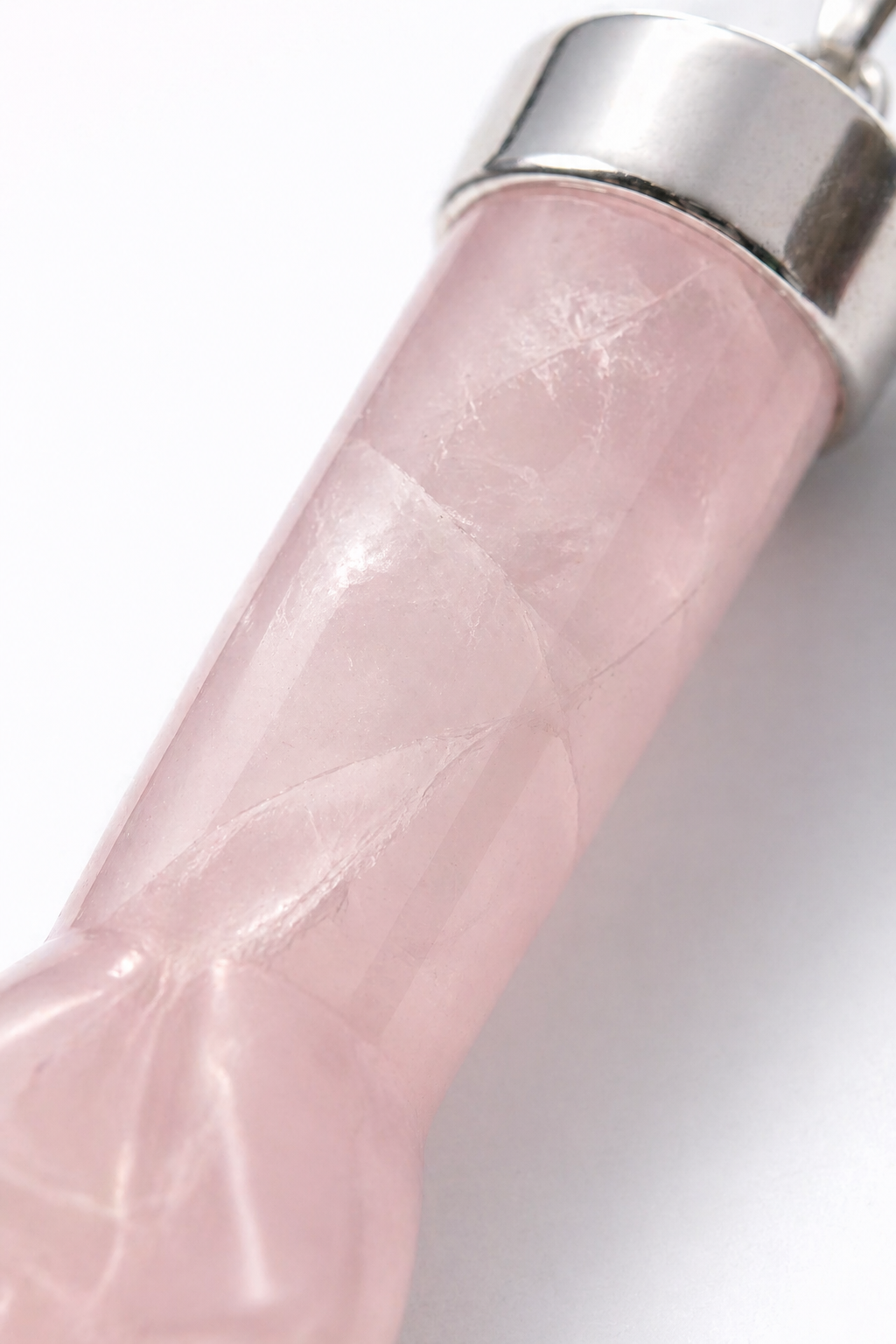 Colgante de cuarzo rosa natural en forma de puño | Plata 925